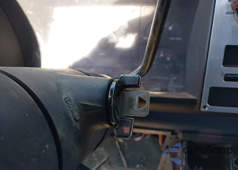 1989 GMC Sierra C1500 из США, поврежденный, VIN 2GTEC19K6K1536529